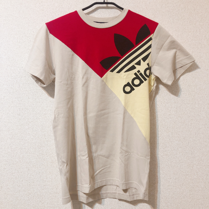 美品 adidas(アディダス) メンズ ライトベージュ×レッド半袖Tシャツ S 